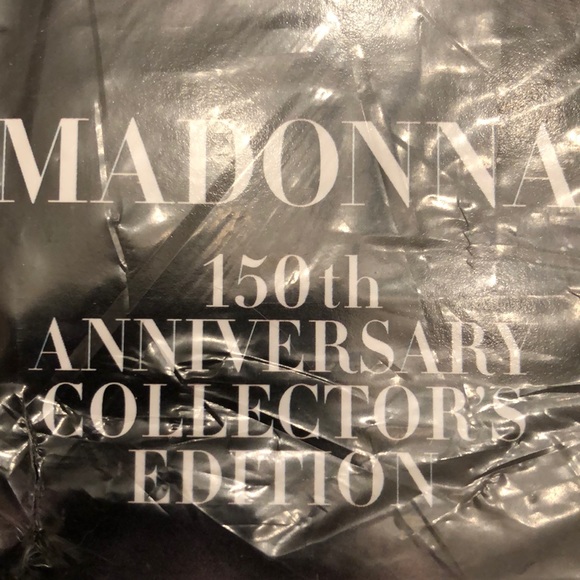 Limited edition harper’s Bazaar - Picture 2 of 3